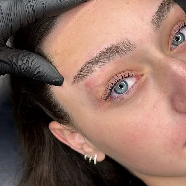 תוצאת הרמת גבות בסטודיו KESEM BROWS